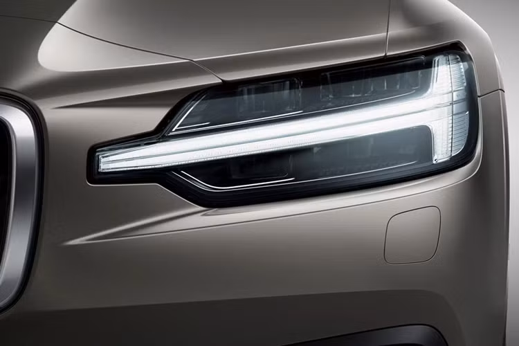 Nếu so với chu kỳ WLTP áp dụng tại Châu Âu, Volvo XC70 cũng sẽ có phạm vi hoạt động EV gấp đôi XC60 (khoảng 50 dặm, quy đổi 80 km). Tuy nhiên cũng cần phải kiểm chứng phạm vi 124 dặm vừa được công bố.