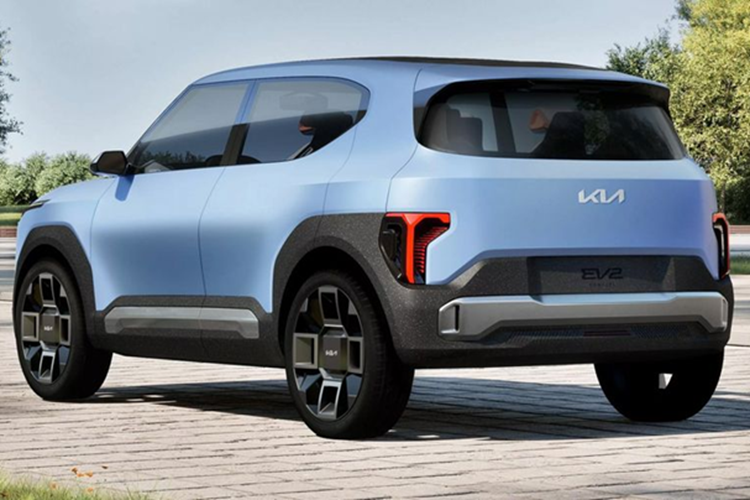 Tại châu Âu, giá xe điện Kia EV2 có giá dự kiến khoảng 30.000 euro (khoảng 800 triệu đồng) khi ra mắt vào năm 2026. Kia cho biết xe cũng sẽ được bán tại các khu vực khác nhưng chưa nêu chi tiết. Nếu về Việt Nam, EV2 sẽ là đối thủ cạnh tranh của VinFast VF5.