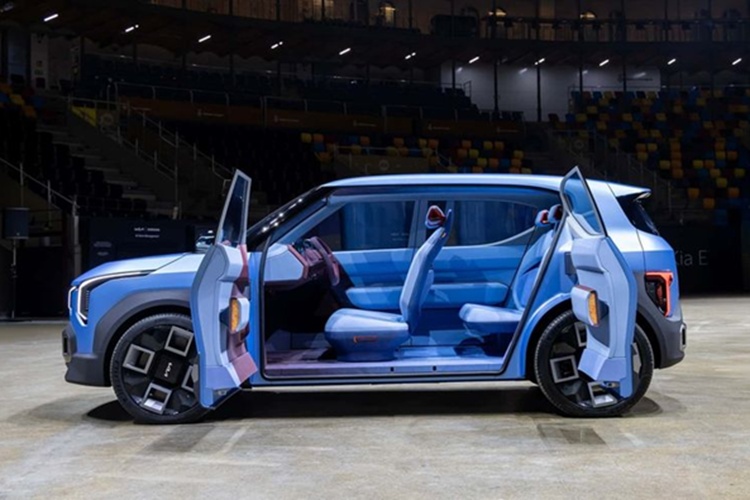 Pin của xe có thể nằm trong khoảng dung lượng từ 49 đến 55 kWh, cho phép EV2 di chuyển được quãng đường từ 300 đến 400 km chỉ trong một lần sạc đầy, tùy thuộc vào điều kiện sử dụng. EV2 dự kiến có công suất tối đa khoảng 113 mã lực, tương tự mẫu Hyundai Inster – một chiếc xe điện nhỏ gọn khác cùng tập đoàn.