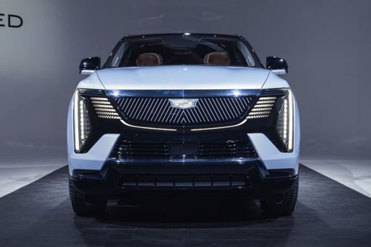 Ngoài ra, hành khách phía sau còn được trang bị hai màn hình giải trí 12,6 inch.