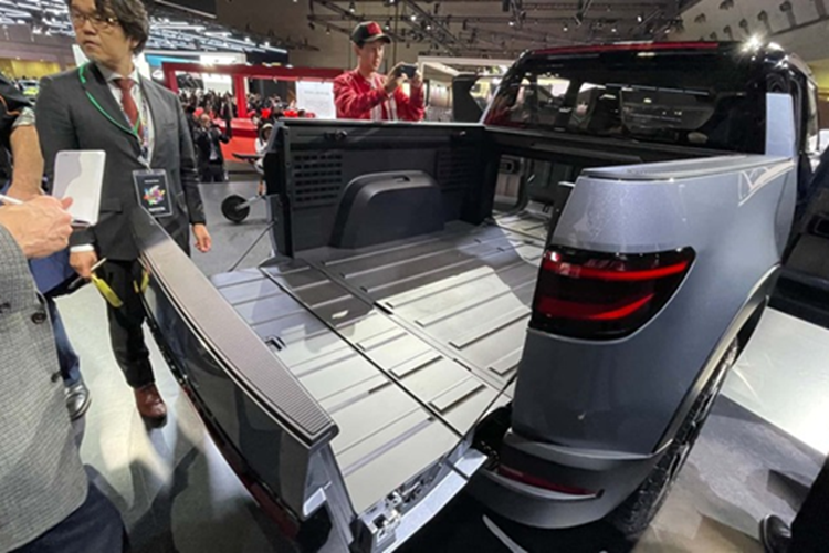 Theo suy đoán, đây có lẽ đó là phiên bản sản xuất của mẫu EPU Concept. Mẫu xe bán tải concept này được ra mắt vào tháng 10/2023 với tư cách là mẫu xe bán tải hạng trung 5 chỗ ngồi có thân xe liền khối, cabin kép, dài (5.070) mm, rộng (1.910 mm) và cao (1.710 mm).