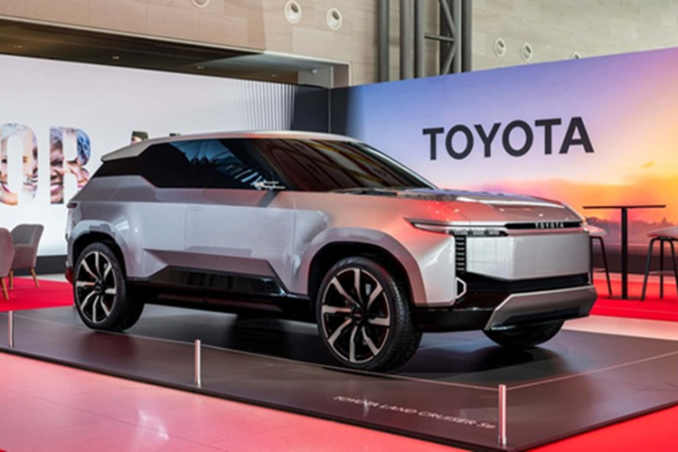 Một trong hai chiếc SUV có thể là Land Cruiser Se. Lần đầu tiên chúng ta thấy bản concept vào tháng 10/2023 và có vẻ như phiên bản sản xuất đang đến rất gần.