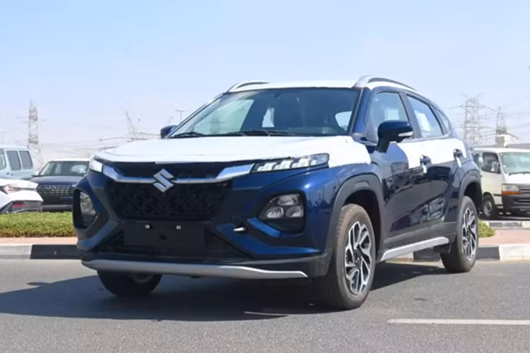 Hình ảnh của chiếc xe SUV Suzuki Fronx 2025 tại trung tâm kiểm định khí thải ở Hà Nội mới đây là bằng chứng. Hiện giá bán của Suzuki Fronx tại Việt Nam vẫn chưa được hé lộ. Theo thông tin từ đại lý, mẫu xe này sẽ chính thức ra mắt Việt Nam vào quý II năm nay.