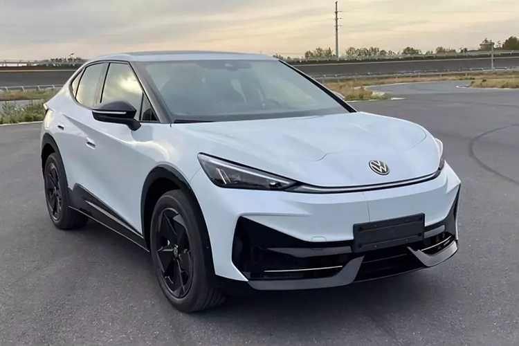 Gần đây, chiếc xe điện Volkswagen ID.UNYX 06 2025 mới đã xuất hiện trong danh mục khai báo MIIT mới nhất của Trung Quốc. Chiếc xe mới có thể là một mẫu xe được cải tiến của ID.UNYX , vốn là một chiếc SUV coupe nhỏ gọn chạy điện thông minh thuộc dòng ID.UX của Volkswagen ra mắt vào tháng 7/2024.