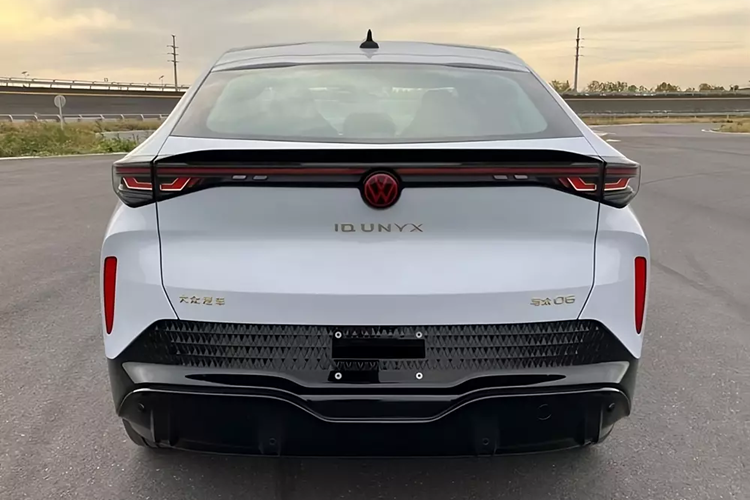 Để tham khảo, mức giá xe Volkswagen ID.UNYX 06 EV 2025 được bán ra 209.900 - 249.900 nhân dân tệ (28.900 - 34.400 đô la, tương đương 694 - 826 triệu đồng) với phạm vi hoạt động 614 km và 555 km (CLTC). ID.UX tượng trưng cho “Biến mọi khoảnh khắc thành vàng”.