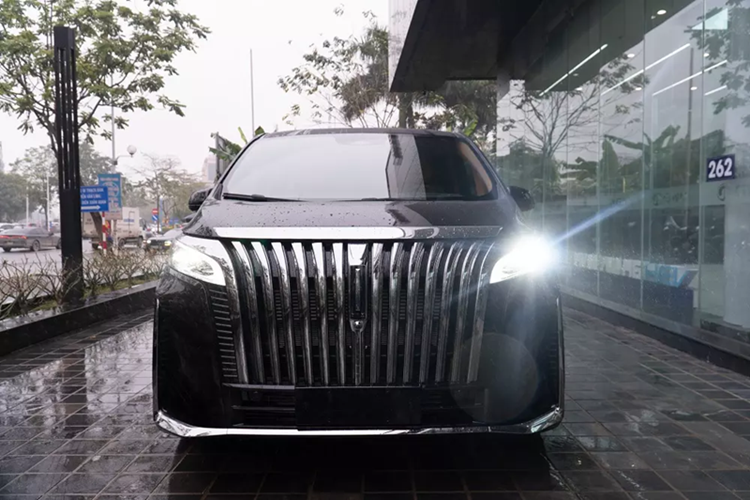 Như vậy, Wey 80 sẽ là mẫu xe mạnh nhất trong phân khúc MPV cỡ lớn tại Việt Nam. Không chỉ mạnh mẽ, động cơ PHEV này còn giúp xe tiết kiệm xăng để bù cho trọng lượng và kích thước lớn. Wey 80 sở hữu kích thước dài x rộng x cao lần lượt 5.045 x 1.960 x 1.900 mm và chiều dài cơ sở 3.085 mm.