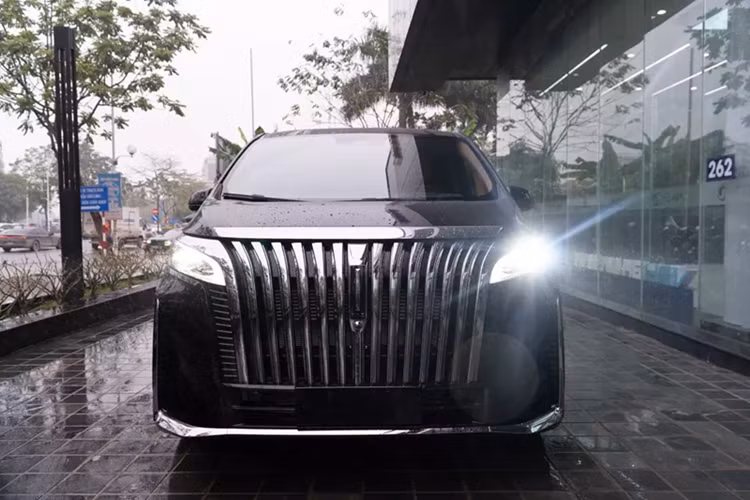 Như vậy, Wey 80 sẽ là mẫu xe mạnh nhất trong phân khúc MPV cỡ lớn tại Việt Nam. Không chỉ mạnh mẽ, động cơ PHEV này còn giúp xe tiết kiệm xăng để bù cho trọng lượng và kích thước lớn. Wey 80 sở hữu kích thước dài x rộng x cao lần lượt 5.045 x 1.960 x 1.900 mm và chiều dài cơ sở 3.085 mm.