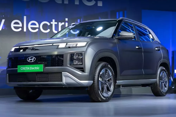 Hyundai Creta Electric tại Ấn Độ được trang bị 1 mô-tơ điện nằm trên cầu trước, tạo ra công suất tối đa 135 mã lực ở bản thấp và 171 mã lực/255 Nm ở bản Long Range. Nhờ đó, bản Long Range có thể tăng tốc từ 0-100 km/h trong thời gian chỉ 7,9 giây.