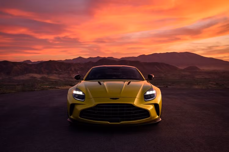 Xe mui trần thường nặng hơn xe mui cứng mà chúng dựa trên và ở đây cũng không khác gì. Tuy nhiên, Aston Martin đã giữ trọng lượng tăng ở mức tối thiểu, chỉ tăng thêm 132 lbs (60 kg), mà hầu hết người lái xe sẽ không phát hiện ra.