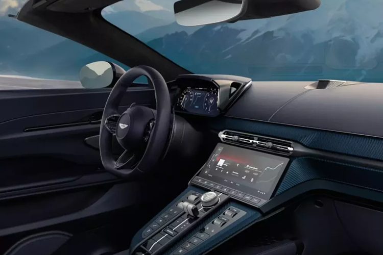 Chiếc xe có tỷ lệ phân bổ trọng lượng trước sau là 49:51, hệ thống treo xương đòn kép ở phía trước và thiết lập liên kết đa điểm ở phía sau. Aston Martin cũng đã trang bị cho xe bộ giảm chấn thích ứng Bilstein DTX.