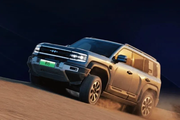 Các biến thể Bao 5 với tùy chọn Qiankun ADS 3.0 của Huawei sẽ hỗ trợ đỗ xe tùy chỉnh, hệ thống ngăn ngừa va chạm đa hướng và chức năng đỗ xe ngoài xe. Chỉ cần cách hai bên chỗ đỗ xe 20 cm, xe có thể tự động đỗ xe mà không cần tài xế bên trong.