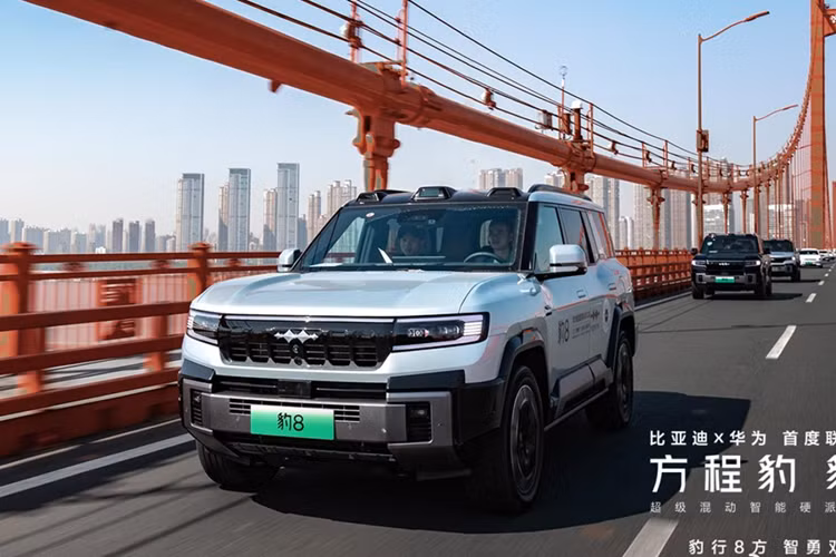 Phiên bản Bao 5 Intelligent Driving Edition, với lốp dự phòng bên ngoài 265/65 đi kèm mâm 18 inch, xe có chiều dài 4890 mm (4930 mm với lốp dự phòng 275/55 R20), chiều rộng 1970 mm và chiều cao 1920 mm, với chiều dài cơ sở 2800 mm.