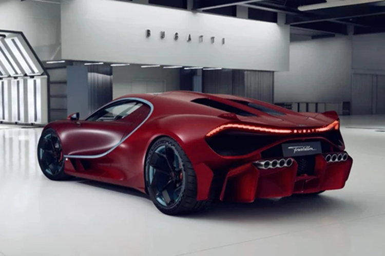 Chủ nhân của chiếc Tourbillon này thậm chí còn bổ sung lớp phủ chống xước sơn do đá dăm, có giá 25.000 USD (650,6 triệu đồng) và một bộ hành lý tùy chỉnh trị giá 36.000 USD (936,8 triệu đồng) để đồng bộ với xe. Những khoản chi tưởng như "phụ" nhưng lại đủ để khẳng định đẳng cấp không dành cho số đông.