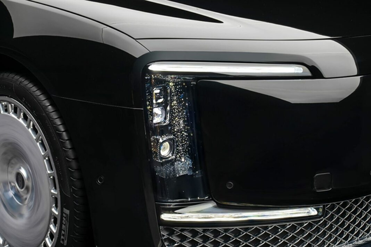 Chỉ có động cơ điện cung cấp năng lượng cho bánh xe và có hai phiên bản: động cơ kép và động cơ ba. Phiên bản động cơ kép có một động cơ điện 160 kW ở phía trước và một động cơ điện 230 kW ở trục sau. Phiên bản ba động cơ có cùng thiết lập với BEV, vì vậy với ICE, nó có tổng công suất là 750 kW (1.006 mã lực).