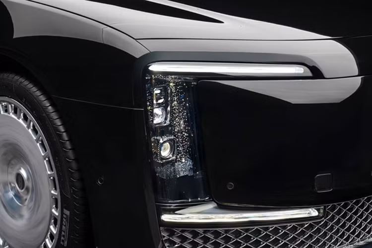 Chỉ có động cơ điện cung cấp năng lượng cho bánh xe và có hai phiên bản: động cơ kép và động cơ ba. Phiên bản động cơ kép có một động cơ điện 160 kW ở phía trước và một động cơ điện 230 kW ở trục sau. Phiên bản ba động cơ có cùng thiết lập với BEV, vì vậy với ICE, nó có tổng công suất là 750 kW (1.006 mã lực).