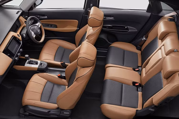 Về động cơ, xe tiếp tục được trang bị máy xăng 1.5L i-VTEC hút khí tự nhiên cho công suất tối đa 122 mã lực, mạnh hơn 6 mã lực so với phiên bản bán tại Nhật Bản. Động cơ đi cùng hệ dẫn động cầu trước, kết hợp với hộp số vô cấp CVT, không có tùy chọn AWD như tại thị trường nội địa Nhật.