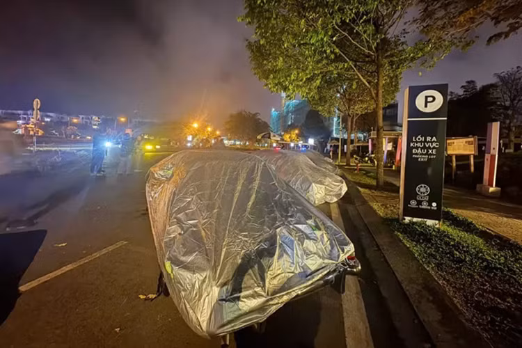 Dù không còn nhiều khách nào ghé thăm, nhưng dàn xe cổ này cũng thu hút sự quan tâm của các du khách nước ngoài khi đã thưởng thức những ly cà phê thơm ngon bên trong bảo tàng thế giới cà phê. Không ít du khách nước ngoài đã khá bất ngờ với dàn xe Mercedes-Benz có những mẫu xe rất độc đáo như 190SL, 230SL, 250SL...