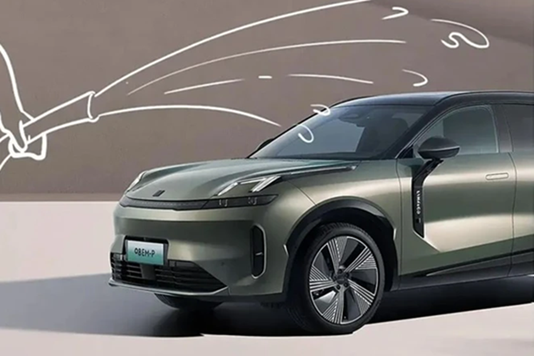 Cung cấp sức mạnh cho Lynk &amp; Co 08 là hệ truyền động plug-in hybrid, bao gồm máy xăng 4 xi-lanh, tăng áp, dung tích 1.5L và 3 mô-tơ điện, tạo ra công suất khoảng 592 mã lực và mô-men xoắn cực đại 905 Nm.