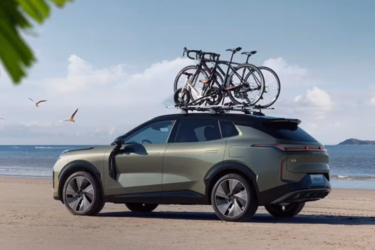 Khi kết hợp cả động xăng và điện, xe có thể chạy tới 1.100 km. lớn nhất bán tại châu Âu. Với thông số này, Lynk &amp; Co 08 sẽ lập kỷ lục là xe PHEV có tầm vận hành