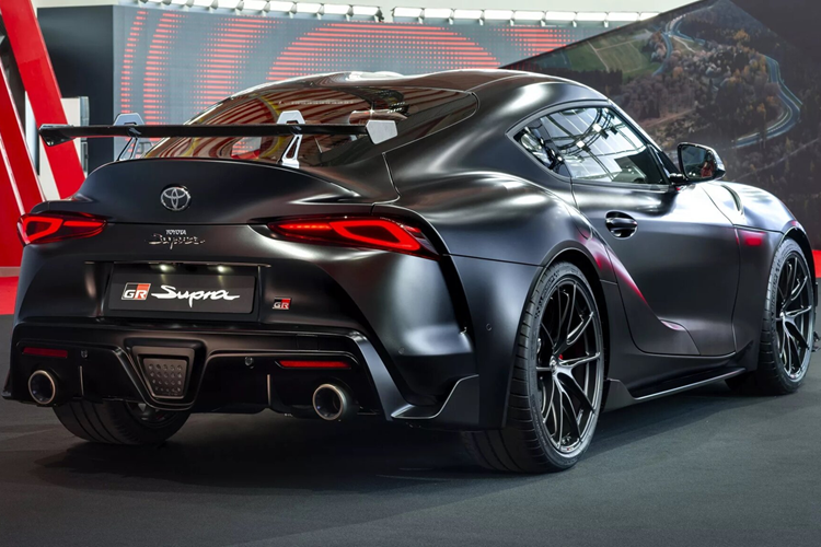 Tại sự kiện này, Toyota cũng mang đến các mẫu xe đua làm nên tên tuổi Toyota GR như Toyota GR DKR Hilux Evo - vô địch giải đua Dakar Rally 2025, huyền thoại đường đua rally - Toyota Celica GT-Four hay mẫu hatchback Toyota GR Yaris Aero.