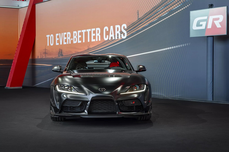 Xe sử dụng chung nền tảng G29 với mẫu Z4 của BMW, với chiều dài cơ sở ngắn và trọng tâm thấp. Mẫu xe thể thao Toyota GR Supra A90 Final Edition được phát triển dựa trên các mẫu Supra tham gia các giải đua NASCAR, Endurance hay Formula DRIFT, đặc biệt là chiếc GR Supra GT4.