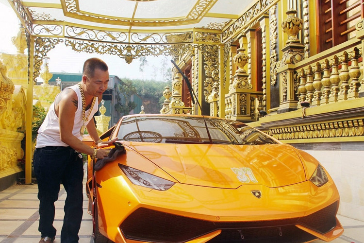 Cụ thể, một đơn vị kinh doanh xe sang và siêu xe tại Hà Nội đã chào bán chiếc Lamborghini Huracan LP610-4 với giá chỉ gần 9 tỷ cùng mức “ODO” khiến nhiều người bất ngờ. Theo người bán cho biết, chiếc siêu mới lăn bánh vỏn vẹn hơn 22.000 km, thuộc đời 2014 và mang biển số tỉnh Nghệ An (37K-366.66).