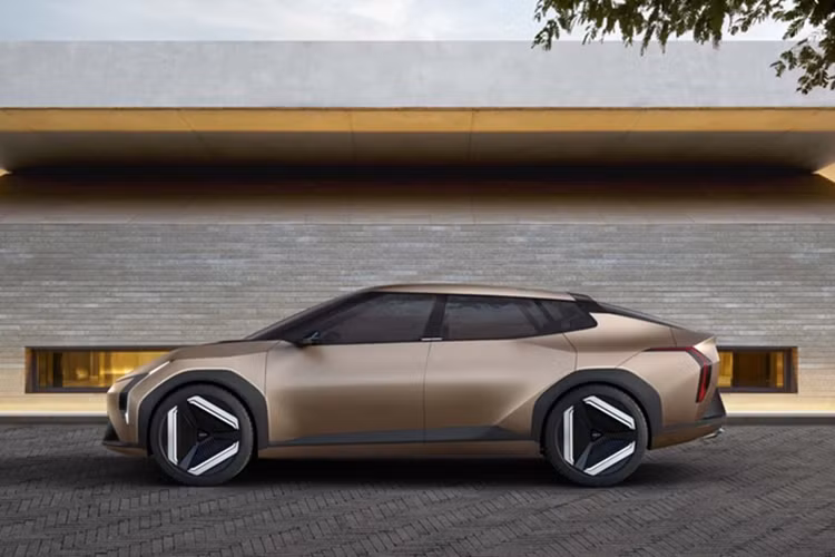 Kia sẽ chính thức ra mắt EV4 tại sự kiện Kia EV Day 2025 vào ngày 24/2 tại Tarragona, Tây Ban Nha. Tại sự kiện này, Kia sẽ công bố chiến lược điện hóa tổng thể của hãng.