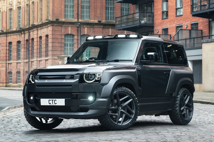 Được thiết kế dưới sự giám sát của Afzal Kahn - nhà sáng lập kiêm Giám đốc Thiết kế của thương hiệu, mỗi chi tiết được tạo hình với con mắt của một nhà thiết kế và độ chính xác của một kỹ sư.