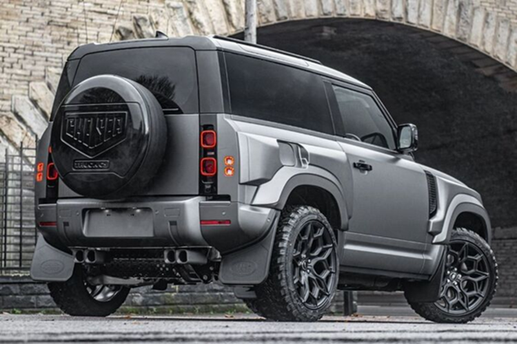 Hiện bộ Wide Body của Chelsea Truck Co. có sẵn dành cho Defender phiên bản 90 và 110, đồng thời là một phần của Series II Conversions.