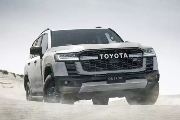 Tuy nhiên, giá tăng không phải vấn đề lớn nhất với khách hàng Nhật Bản, ít nhất là vào lúc này. Nhu cầu dành cho Toyota Land Cruiser LC300 luôn vượt xa nguồn cung tại thị trường nội địa, dẫn đến danh sách khách hàng chờ nhận xe kéo dài nhiều năm.