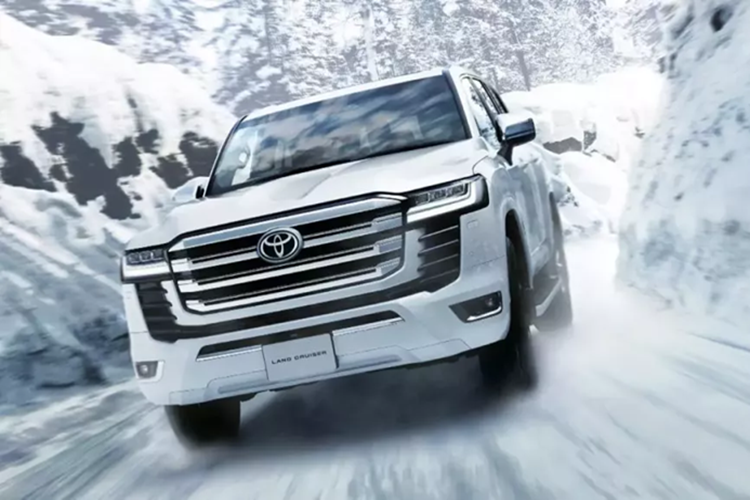 Toyota luôn có xu hướng tinh chỉnh các dòng xe biểu tượng thay vì thiết kế lại hoàn toàn và bản nâng cấp của Toyota Land Cruiser 300 Series 2025 mới là minh chứng rõ ràng. Hãng xe Nhật Bản vừa giới thiệu phiên bản cải tiến nhẹ của mẫu SUV cỡ lớn này tại thị trường nội địa.