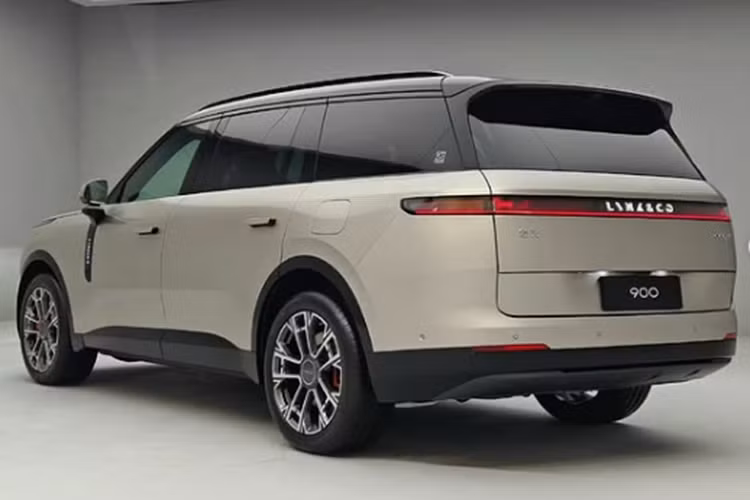 Khả năng lái xe thông minh đến từ chip Nvidia Orin X hoặc chip Thor. Có rất ít thông tin khác được công bố về khả năng ADAS của xe, mặc dù rõ ràng là xe được trang bị Lidar. Hiện vẫn chưa có thông tin nào được công bố về giá xe Lynk &amp; C0 900 2025.