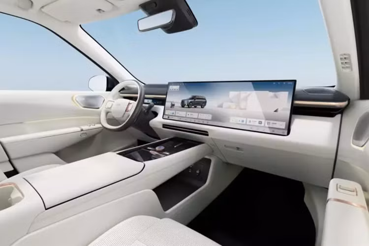 Nền tảng này hỗ trợ xe có chiều dài cơ sở từ 3050 mm đến 3300 mm, nghĩa là chỉ dành riêng cho xe dài hơn năm mét. Nền tảng này có thể hỗ trợ các chức năng như lái bánh sau, lái xe thông minh cao cấp và khung gầm kỹ thuật số AI.