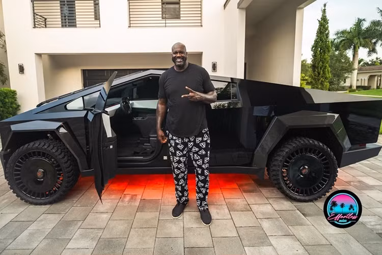 Với 4 chức vô địch NBA và 3 lần giành danh hiệu Final MVP, Shaquille O'Neal là một trong những huyền thoại bóng rổ với thu nhập hàng trăm triệu USD, cho phép anh sở hữu nhiều mẫu xe đắt tiền.