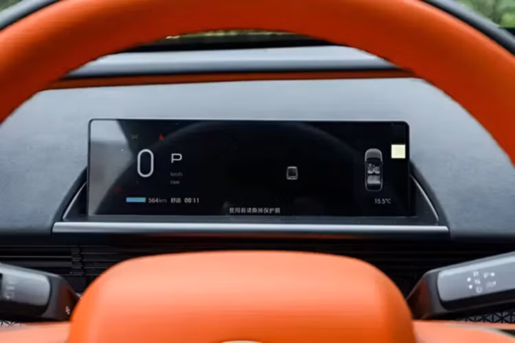 Chiếc bZ3X là minh chứng tiêu biểu cho mô hình mới này, khi toàn bộ quá trình phát triển đều dựa trên nghiên cứu sâu về lối sống và kỳ vọng của các gia đình trẻ Trung Quốc. Trong khi đó, mẫu sedan bZ7 trở thành chiếc xe liên doanh đầu tiên sử dụng hệ điều hành HarmonyOS của Huawei.