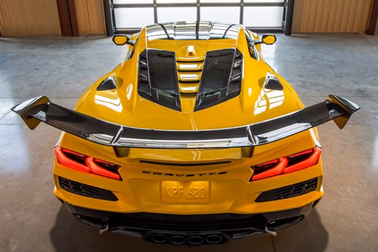 Theo Chevrolet, chính sách đặt hàng chiếc Corvette ZR1 mạnh nhất này sẽ được mở vào giữa tháng hai và xe sẽ được sản xuất tại nhà máy Bowling Green vào quý II năm nay. 