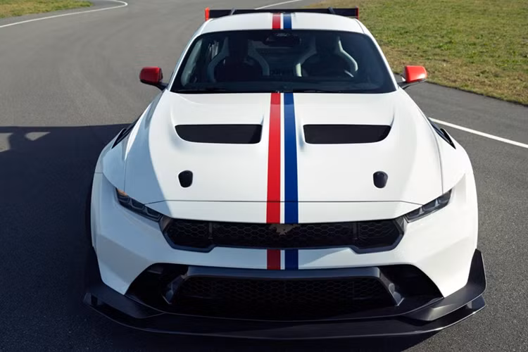 Vào tháng 8/2024, Ford Mustang GTD trở thành mẫu xe Mỹ nhanh nhất tại trường đua Nurburgring với thành tích 6 phút 57,685 giây, nhanh hơn kỷ lục trước đó của chiếc Dodge Viper ACR khoảng 4,3 giây.