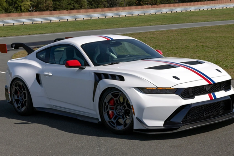 Mức giá xe Ford Mustang GTD Spirit of America cũng như số lượng sản xuất của phiên bản đặc biệt hiện không được công bố. Tuy nhiên, con số này sẽ cao hơn nhiều so với mức giá đề xuất 300.000 USD của phiên bản Mustang GTD tiêu chuẩn.