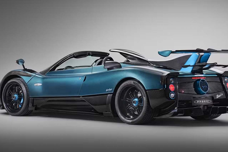 Điều này cũng là lý do khiến Pagani duy trì chương trình Unico dành cho những khách hàng có thừa tiền để thực hiện chiếc Pagani yêu thích dù nó đang trở nên già cỗi khi so với Huayra và Utopia.