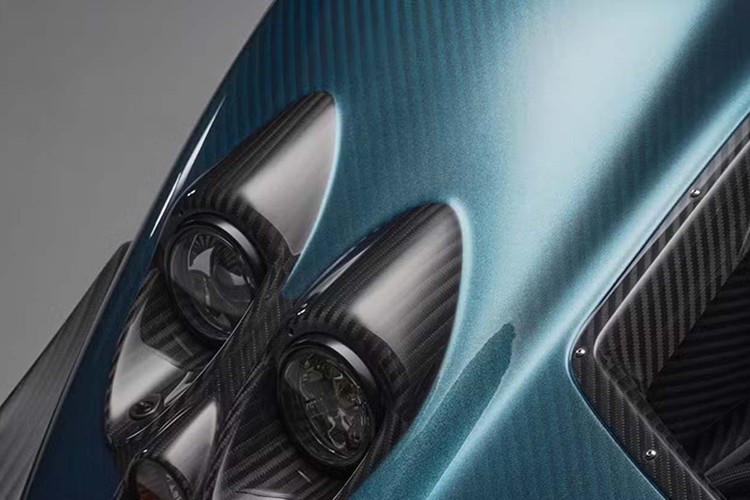 Giống như Zonda Attack độc nhất vô nhị, chiếc Zonda độc bản mới nhất được thiết kế để đáp ứng mọi mong muốn của chủ nhân, đồng nghĩa toàn bộ chi tiết được thực hiện theo yêu cầu của vị chủ nhân thuộc top đầu.