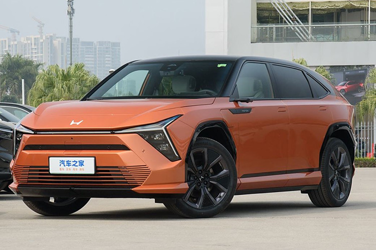 Honda S7 2025 mới là một chiếc SUV điện do liên doanh Dongfeng Honda chế tạo. Ban đầu, nó được giới thiệu tại Trung Quốc vào năm ngoái như một phần của dòng xe Ye mới thành lập. Tên đầy đủ của chiếc crossover này là Honda Ye S7. Gần đây, Honda đã tách khỏi thương hiệu Ye.