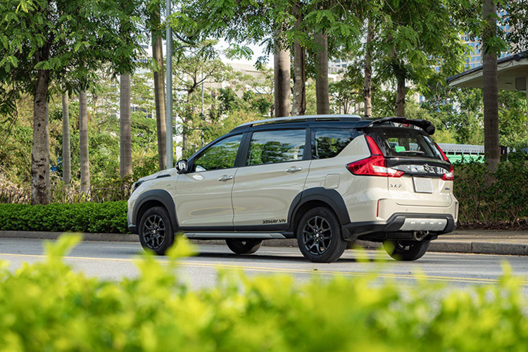 Động cơ này vẫn có công suất 103 mã lực, mô-men xoắn 138 Nm, kết hợp hộp số tự động 4 cấp. Pin xe được bảo hành 8 năm hoặc 160.000 km (tùy điều kiện nào đến trước).