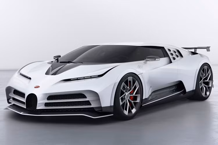 Với chỉ 437 km trên đồng hồ đo quãng đường, chiếc Centodieci này đã dành phần lớn cuộc đời của mình cho đến nay như một nữ hoàng ở garage.