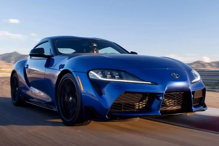 Toyota Supra 2.0: Tại nhiều thị trường, phiên bản sử dụng động cơ 2.0L của Toyota Supra đã dừng sản xuất. Hơn thế nữa, hãng xe đến từ Nhật Bản cũng giới thiệu chiếc Toyota GR Supra A90 Final Edition bản giới hạn 300 chiếc trước khi mẫu xe này dừng sản xuất hoàn toàn trong thời gian sắp tới.