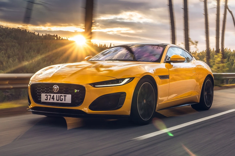 Jaguar: Gần như toàn bộ dải sản phẩm của Jaguar đã chính thức bị khai tử, ngoại trừ mẫu SUV cỡ trung F-Pace. Theo định hướng mới, hãng xe đến từ Anh Quốc sẽ tập trung phát triển các mẫu xe thuần điện, mở đầu với Type 00 Concept đầy tranh cãi.