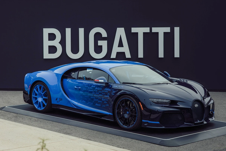 Bugatti Chiron: Ra mắt vào năm 2016, Bugatti Chiron là mẫu hypercar thay thế cho đàn anh Veyron. Sau gần một thập kỷ có mặt trên thị trường, thương hiệu có trụ sở tại Pháp đã giới thiệu nhiều phiên bản cũng như biến thể giới hạn dựa trên nền tảng chiếc siêu xe này.