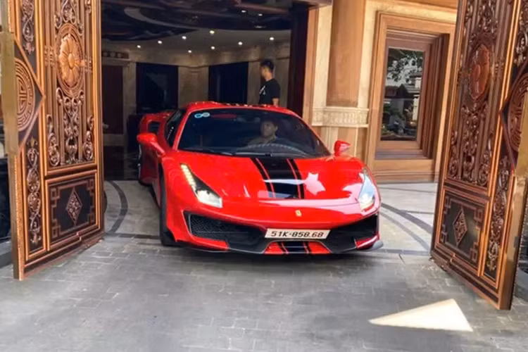 Về sức mạnh, siêu xe triệu đô của Hoàng Kim Khánh là McLaren Senna chỉ giới hạn 500 chiếc trên toàn thế giới của đại gia Hoàng Kim Khánh sẽ sử dụng khối động cơ V8, dung tích 4.0 lít, tăng áp kép sản sinh ra công suất tối đa 789 mã lực và mô-men xoắn cực đại 800 Nm.