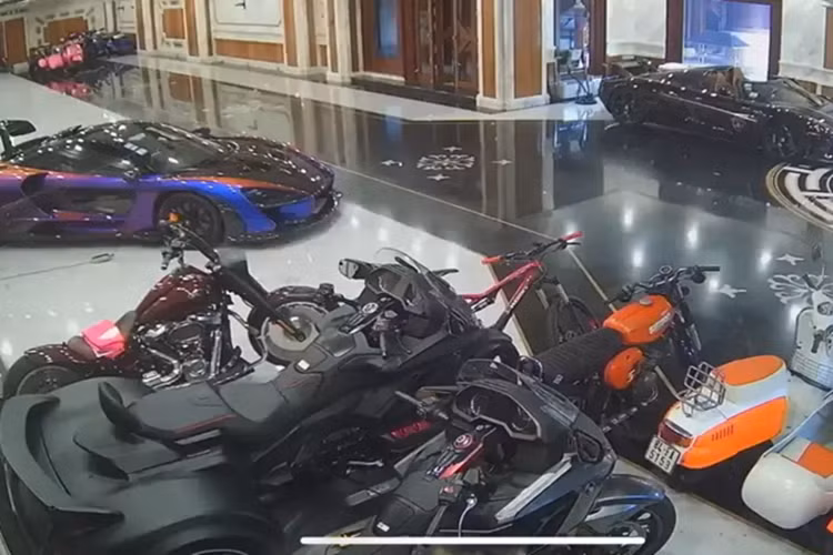 Câu chuyện về việc đại gia, tay chơi siêu xe Hoàng Kim Khánh tiết lộ sẽ bán đi 1 số siêu xe, xe sang để có chỗ trống cho các siêu phẩm mới về nước, đã nhanh chóng nhận được sự quan tâm của cộng đồng mạng, cũng như giới mê xe trong nước.