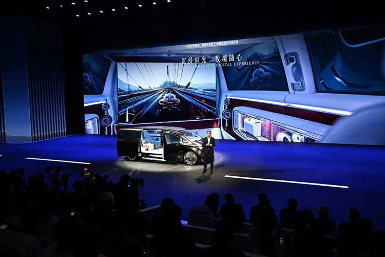 Chúng ta sẽ thấy nhiều hơn về mẫu xe MPV hạng sang Mercedes-Benz Vision V hoàn toàn mới vào cuối tuần này tại Triển lãm ô tô Thượng Hải.