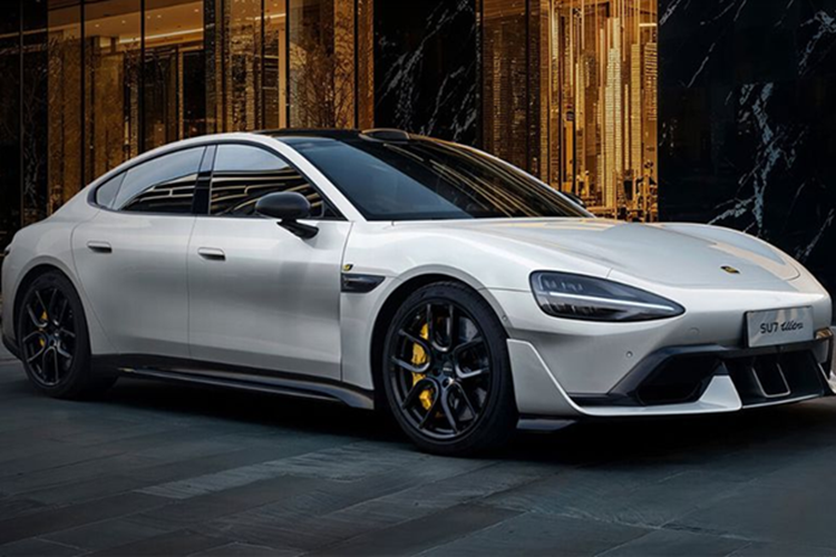 Khách hàng mua Xiaomi SU7 Ultra chạy điện có thể đặt cọc 20.000 nhân dân tệ (tương đương 70 triệu đồng) với tùy chọn hoàn tiền trong vòng 7 ngày, hoặc đặt cọc không hoàn lại 40.000 nhân dân tệ (khoảng 140 triệu đồng) để nhận xe sớm hơn. Khách hàng đặt cọc giai đoạn này sẽ nhận xe từ tháng 4, còn khách đặt trước ở giai đoạn pre-sale sẽ nhận xe vào tháng 3/2025.